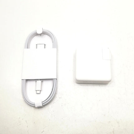 MacBook Pro M1 Pro / 14インチ / 2021 / 16GB / 512GB / シルバー / ランク:B / MKGR3J/A / 【中古品管理番号:37162】