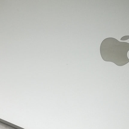 MacBook Pro Touch Bar / 13インチ / Late 2016 / 8GB / 256GB / シルバー / ランク:C / MLVP2J/A / 【中古品管理番号:38698】