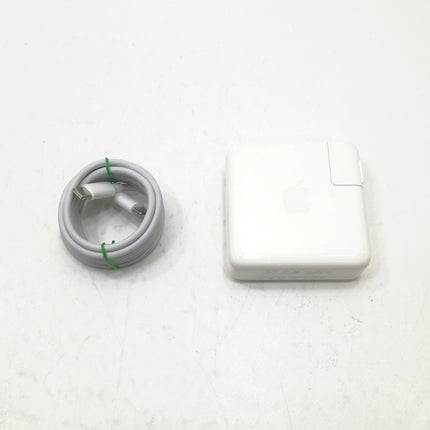 MacBook Pro Touch Bar / 13インチ / Late 2016 / 8GB / 256GB / シルバー / ランク:C / MLVP2J/A / 【中古品管理番号:38698】