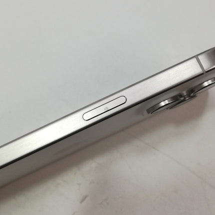 iPhone 15 Pro Max / 2023 / 256GB / ホワイトチタニウム / 国内版SIMフリー / ランク:C / MU6Q3J/A / A3105 【中古品管理番号:40471】
