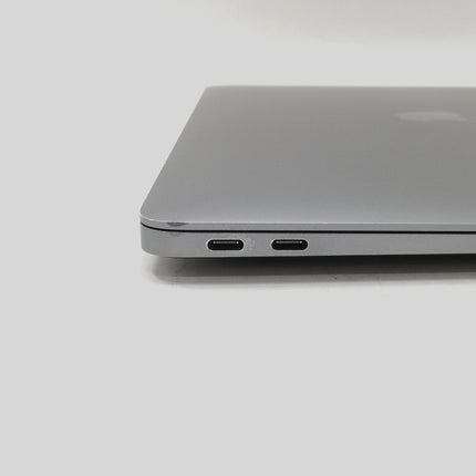 MacBook Air M1 / 13インチ / Mid2020 / 8GB / 256GB / スペースグレイ / ランク:C / MGN63J/A / 【中古品管理番号:40616】