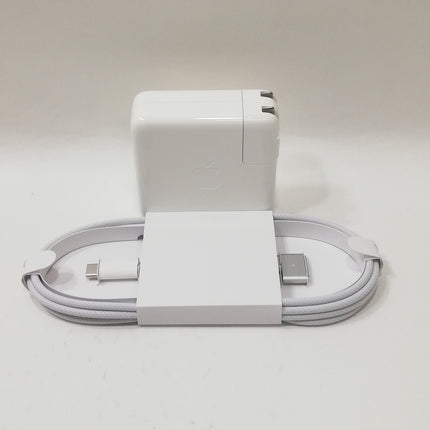 MacBook Pro M1 Pro / 14インチ / 2021 / 16GB / 512GB / シルバー / ランク:C / MKGR3J/A / 【中古品管理番号:40760】