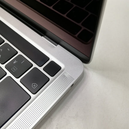 【販売強化プライス！】MacBook Pro M2 / 13インチ / 2022 / 8GB / 256GB / シルバー / ランク:C / MNEP3J/A / 【中古品管理番号:41083】