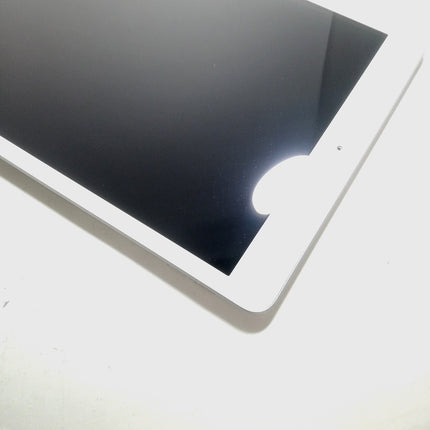 iPad 第8世代 Wi-Fi / 10.2インチ / 2020 / 128GB / シルバー / ランク:D / MYLE2J/A / A2270 【中古品管理番号:41090】
