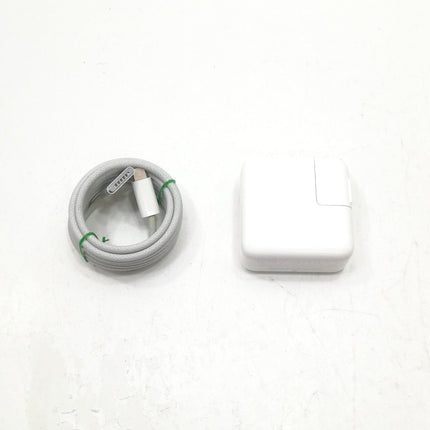 MacBook Air M2 / 13インチ / 2022 / 8GB / 256GB / ミッドナイト / ランク:B / MLY33J/A / 【中古品管理番号:41103】