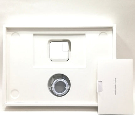 MacBook Air M4 / 13インチ / 2025 / 16GB / 256GB / スカイブルー / ランク:A / MC6T4J/A / 【中古品管理番号:41276】