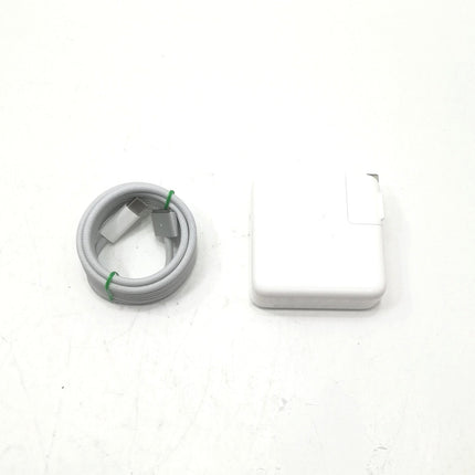 MacBook Air M4 / 13インチ / 2025 / 16GB / 256GB / シルバー / ランク:B / MW0W3J/A / 【中古品管理番号:41344】
