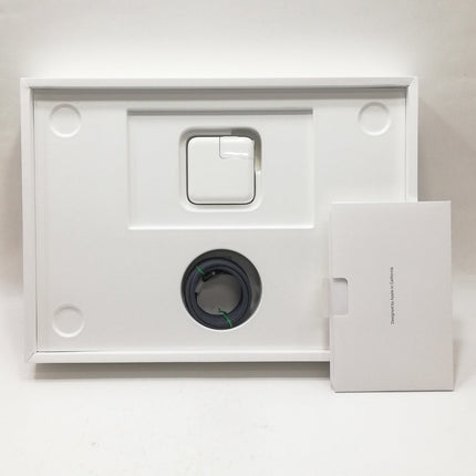 MacBook Air M2 / 13インチ / 2022 / 8GB / 256GB / スペースグレイ / ランク:B / MLXW3J/A / 【中古品管理番号:41348】