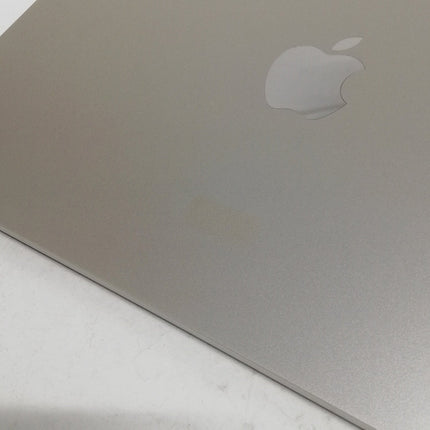 MacBook Air M2 / 13インチ / 2022(2024) / 16GB / 256GB / スターライト / ランク:A / MC7W4J/A / 【中古品管理番号:41456】
