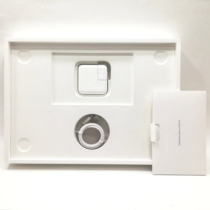 MacBook Air M2 / 13インチ / 2022(2024) / 16GB / 256GB / スターライト / ランク:A / MC7W4J/A / 【中古品管理番号:41456】