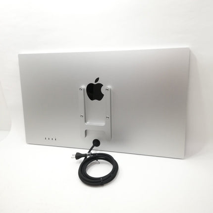 Studio Display 
標準ガラス - VESAマウントアダプタ搭載 / 27インチ / 2025 / / シルバー / ランク:A / MYJH3J/A / 【中古品管理番号:41521】