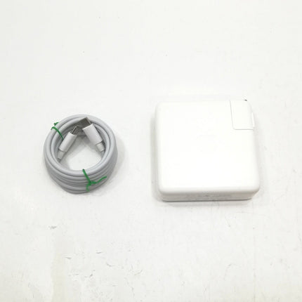 MacBook Pro M2 / 13インチ / 2022 / 8GB / 512GB / スペースグレイ / ランク:B / MNEJ3J/A / 【中古品管理番号:41525】