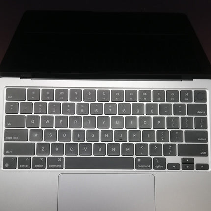MacBook Air M2 / 13インチ / 2022 / 16GB / 512GB / スペースグレイ / ランク:B / MLXW3J/A / 【中古品管理番号:41527】