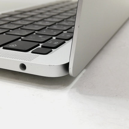 MacBook Air M1 / 13インチ / Mid2020 / 8GB / 256GB / シルバー / ランク:B / MGN93J/A / 【中古品管理番号:41557】