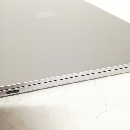 MacBook Air M2 / 13インチ / 2022 / 8GB / 256GB / シルバー / ランク:C / MLXY3J/A / A2681 【中古品管理番号:41588】