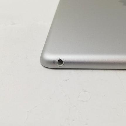 iPad 第8世代 Wi-Fi / 10.2インチ / 2020 / 32GB / シルバー / ランク:C / MYLA2J/A / A2270 【中古品管理番号:41597】