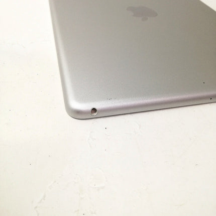 iPad 第8世代 Wi-Fi / 10.2インチ / 2020 / 32GB / シルバー / ランク:B / MYLA2J/A / A2270 【中古品管理番号:41604】