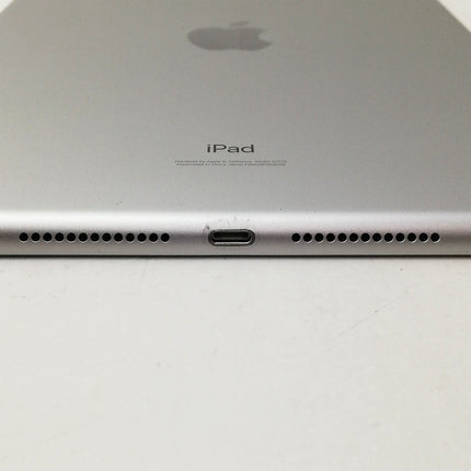 iPad 第8世代 Wi-Fi / 10.2インチ / 2020 / 32GB / シルバー / ランク:B / MYLA2J/A / A2270 【中古品管理番号:41645】