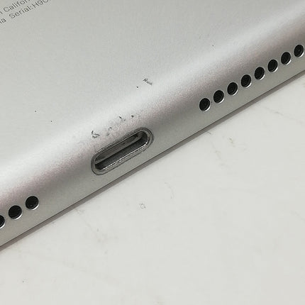 iPad / Wi-Fiモデル / 10.2インチ / 第8世代 / 2020 / 32GB / シルバー / ランク:B / MYLA2J/A / A2270 【中古品管理番号:41661】