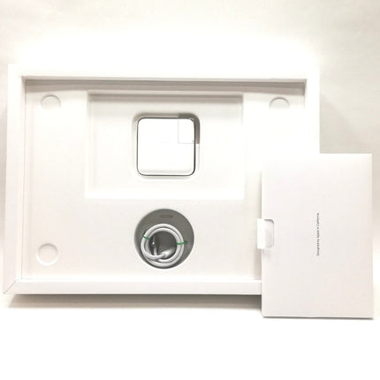 MacBook Pro M3 / 14インチ / Nov 2023 / 8GB / 512GB / シルバー / ランク:B / MR7J3J/A / 【中古品管理番号:42301】