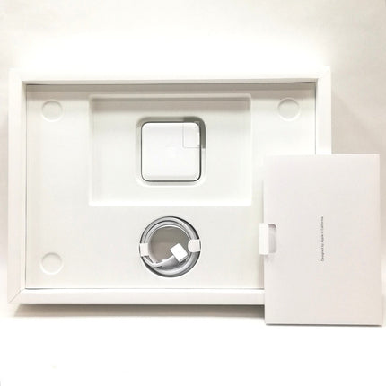 MacBook Pro M5 / 14インチ / 2025 / 24GB / 1TB / シルバー / ランク:A / MDE64J/A / 【中古品管理番号:42353】
