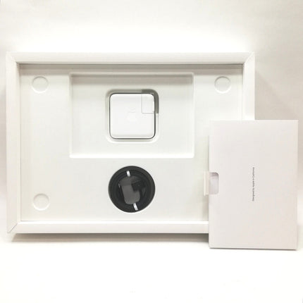 MacBook Pro M5 / 14インチ / 2025 / 16GB / 512GB / スペースブラック / ランク:A / MDE04J/A / 【中古品管理番号:42360】