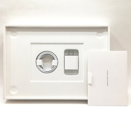 MacBook Neo A18 Pro / 13インチ / 2026 / 8GB / 256GB / シトラス / ランク:A / MHFD4J/A / A3404 【中古品管理番号:42361】