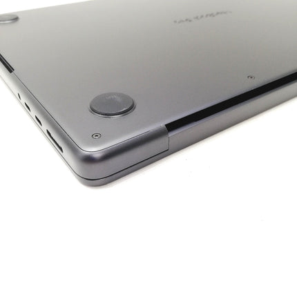 MacBook Pro M5 / 14インチ / 2025 / 16GB / 512GB / スペースブラック / ランク:A / MDE04J/A / 【中古品管理番号:42364】