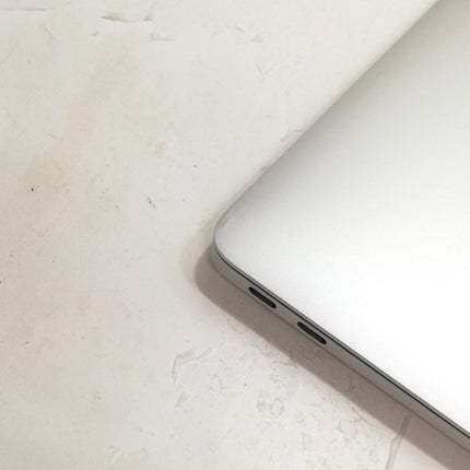 MacBook Air / 13インチ / 2020 / 16GB / 256GB / シルバー / ランク:B / MWTK2J/A / A2179 【中古品管理番号:42398】