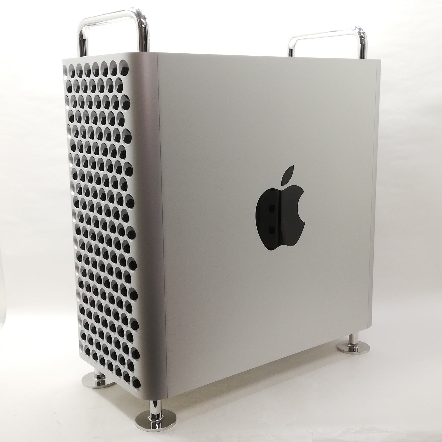 【決算特価！】Mac Pro / 2019 / 96GB / 2TB / シルバー / ランク:C / Z0W3 / 【中古品管理番号:42408】