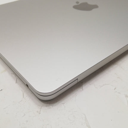 MacBook Air M2 / 13インチ / 2022 / 8GB / 256GB / シルバー / ランク:C / MLXY3J/A / A2681 【中古品管理番号:42752】