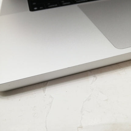 MacBook Pro M5 Pro / 16インチ / 2026 / 48GB / 1TB / シルバー / ランク:B / MGE64J/A / 【中古品管理番号:42755】