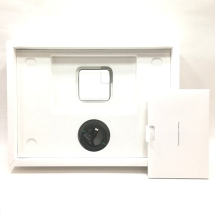 MacBook Pro M5 / 14インチ / 2025 / 16GB / 512GB / スペースブラック / ランク:A / MDE04J/A / A3434 【中古品管理番号:42772】