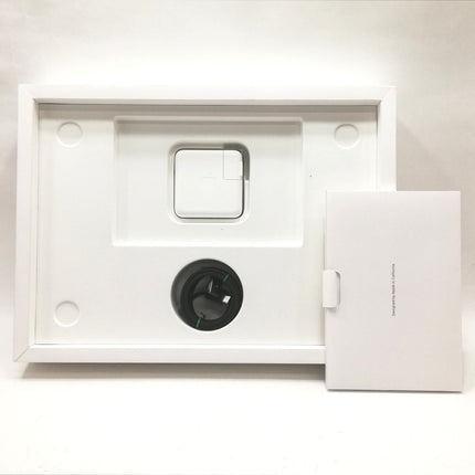 MacBook Pro M5 / 14インチ / 2025 / 16GB / 512GB / スペースブラック / ランク:B / MDE04J/A / A3434 【中古品管理番号:42777】