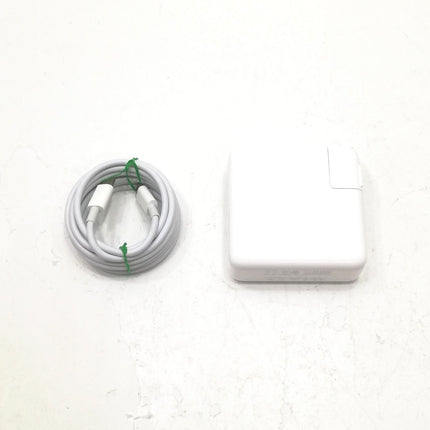 MacBook Pro M1 / 13インチ / 2020 / 8GB / 256GB / スペースグレイ / ランク:C / MYD82J/A / A2338 【中古品管理番号:42813】