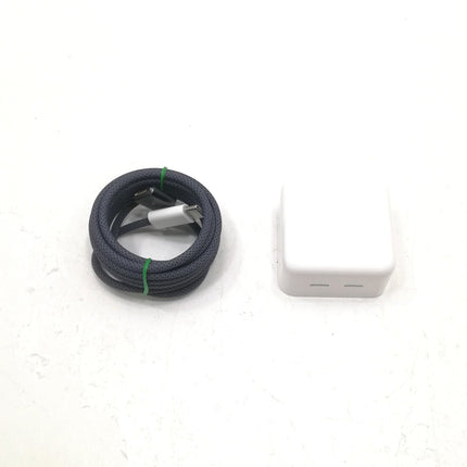 MacBook Air M2 / 13インチ / 2022 / 24GB / 2TB / ミッドナイト / ランク:C / MLY43J/A / A2681 【中古品管理番号:42815】