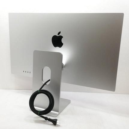 Studio Display Nano-textureガラス - 傾きと高さを調整できるスタンド / 27インチ / 2026 / / シルバー / ランク:A / MFF04J/A / 【中古品管理番号:42839】