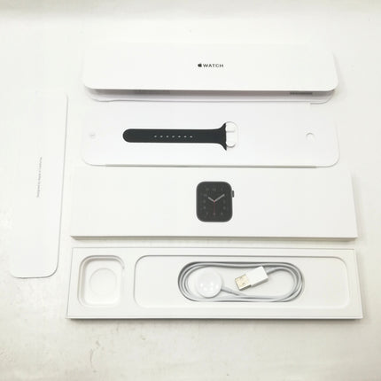 【中古品】 Apple Watch/ SE (第1世代) / 44mm /GPSモデル / MYDT2J/A / A2352 /  スペースグレイアルミニウムケース / ブラックスポーツバンド（S/M）（M/L） 【中古品管理番号:A41222】
