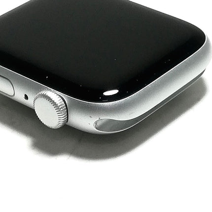 【中古品】 Apple Watch/ SE (第2世代) / 44mm /GPSモデル / MNLD3J/A / A2723 /  シルバーケース / スターライトソロループバンド（S) 【中古品管理番号:A41232】
