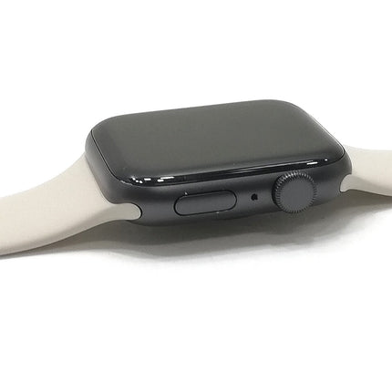 【中古品】 Apple Watch/ SE (第1世代) / 44mm /GPSモデル / MKQ43J/A / A2352 /  スペースグレイアルミニウムケース / スターライトスポーツバンド - (S/M) 【中古品管理番号:A41339】